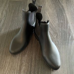 Women’s rain boots